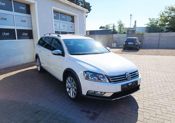 samochody osobowe Volkswagen Passat cena 46500 przebieg: 301000, rok produkcji 2013 z Poznań